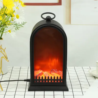 Cheminée LED Noire avec Effet de Flammes – Apportez une touche de confort et de chaleur à votre intérieur avec cette cheminée décorative LED. Avec son effet de flammes réalistes en rouge-orange et sa taille compacte de 25 cm, elle est idéale pour créer une ambiance intime. Cette cheminée peut être utilisée avec une minuterie pratique (6 heures ON, 18 heures OFF) et fonctionne soit avec des piles (2 piles C de 1,5V, non fournies), soit via un câble USB inclus. Parfaite pour les salons, chambres ou comme élément décoratif suspendu.